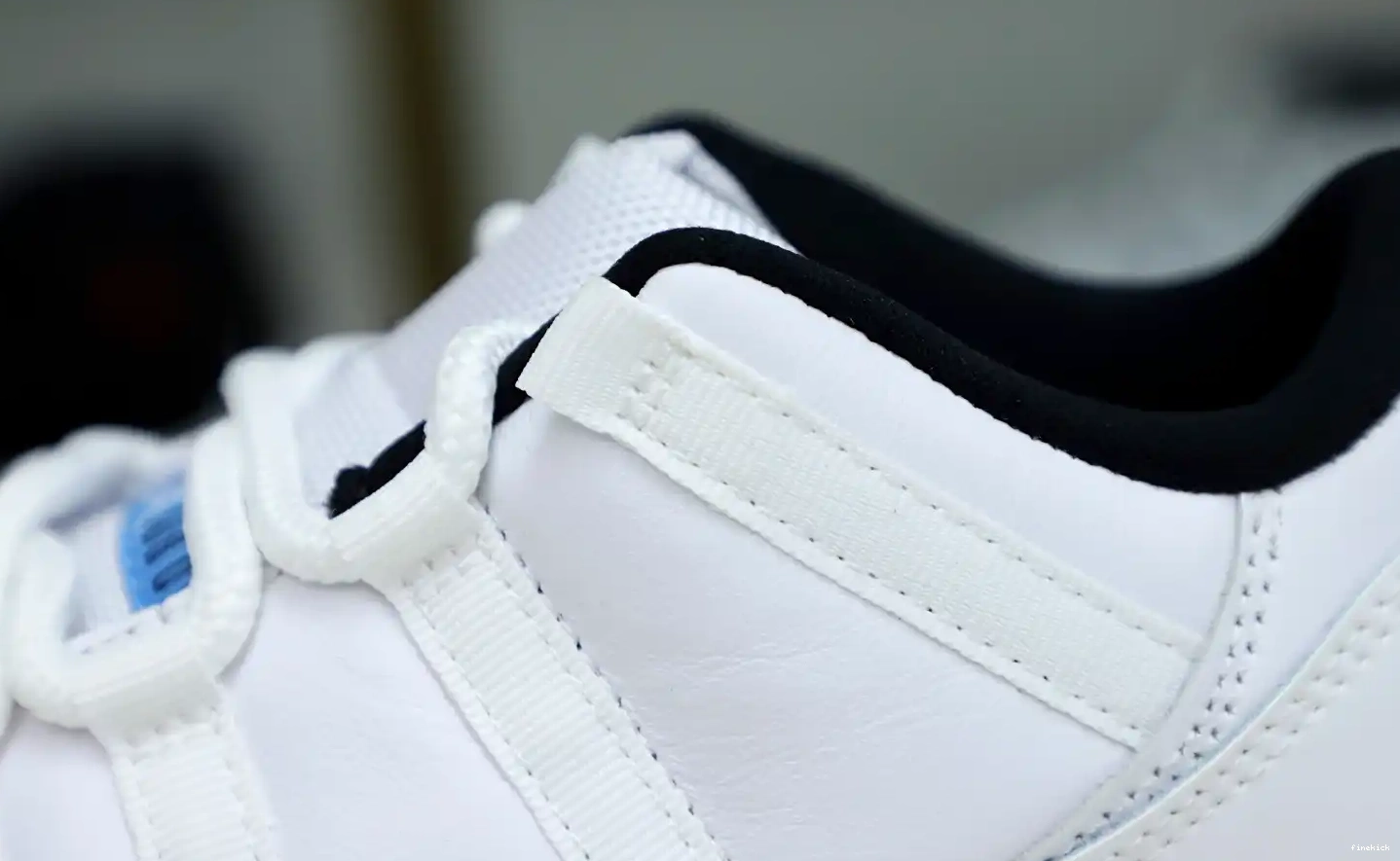 11 LOW JORDAN LEGEND RETRO AIR BLUE 0421